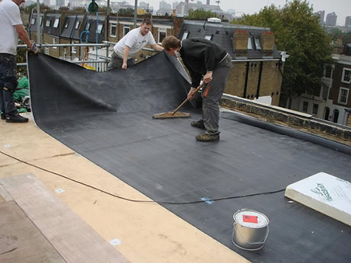 укладка рулонной кровли