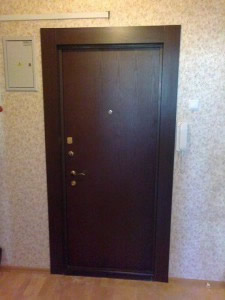 Отделка откосов входной двери