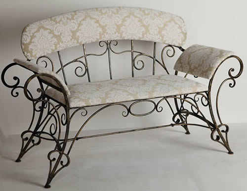 banketka-s-beloy-obivkoy