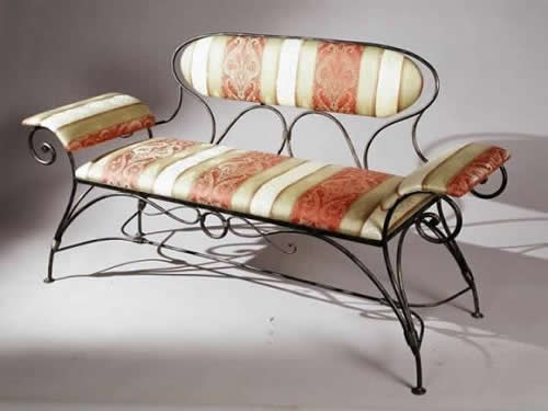 banketka-s-raznochvetnoy-obivkoy