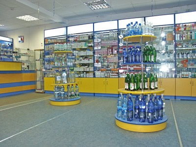 Большое пространство аптеки