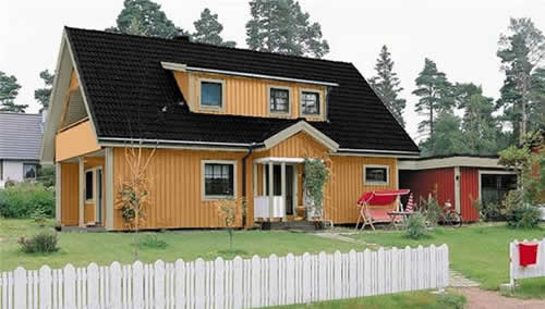 Черная крыша встречается довольно редко