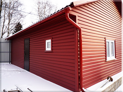 Дом, обшитый профнастилом