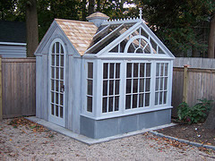 флигель в виде отдельной пристройки