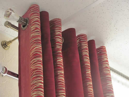 Фото карниза на люверсах