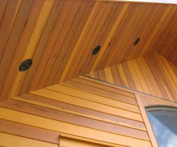 Контрастные цвета и монтаж под углом