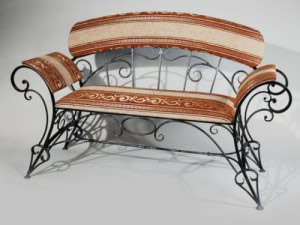 Кованые банкетки для прихожей - роль в интерьере