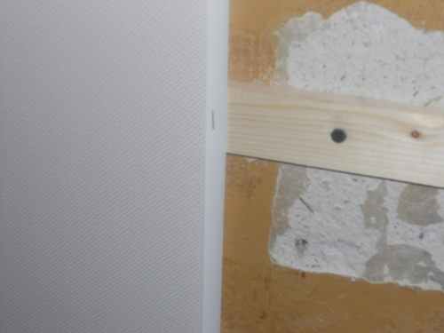 Крепление обрешётки саморезами к стене