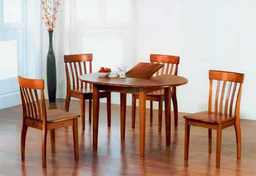 круглый обеденный стол в квартире