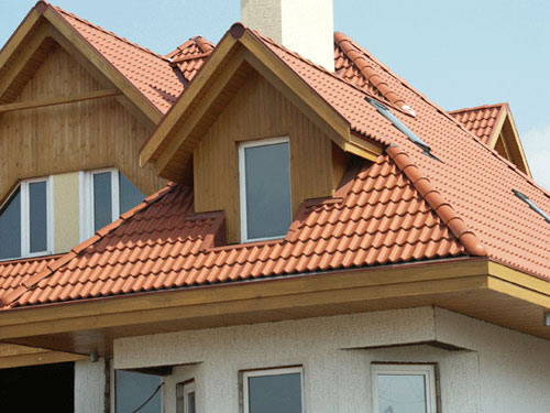 крыша дачи из натуральной черепицы