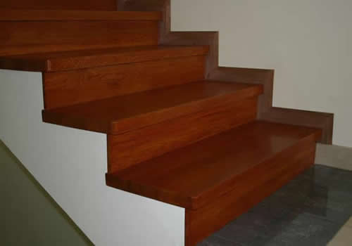 Лестница в доме: отделка ламинатом