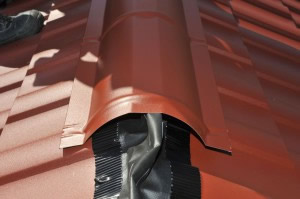 почему протекает металлочерепица