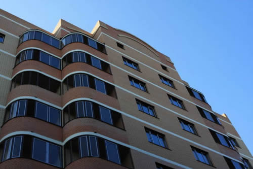 Как отремонтировать крышу многоквартирного дома