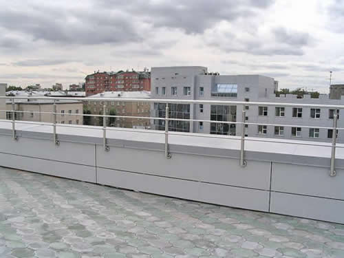 оформление ограждения на плоской кровле