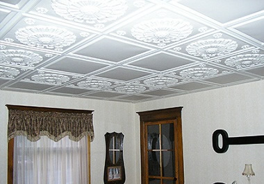 Отделка потолка полистирольной плиткой