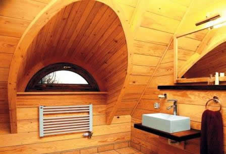 Мансарда с овальным окном