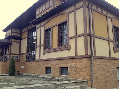 Декоративные решётки на окнах