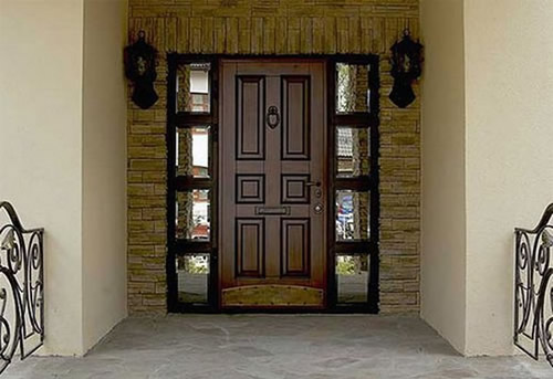 Оригинальная отделка входной двери