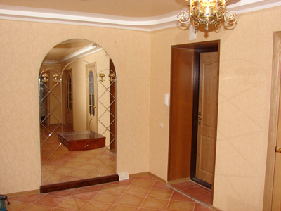 Недорогая отделка входной двери