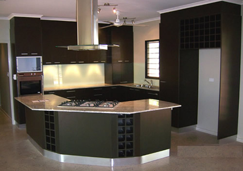 Кухня со столешницей из гранита