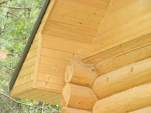 подшивка карниза деревянной вагонкой