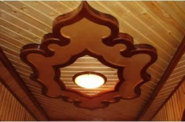 Потрясающий эффект сочетания деревянной отделки с другими элементами