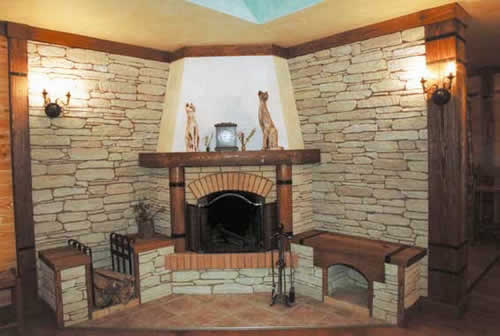 Пример отделки камина декоративной плиткой