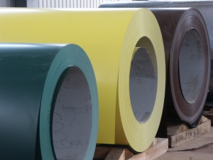 железо с полимерным покрытием в рулонах