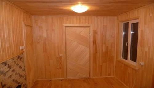 Сосновая панель в отделке предбанника