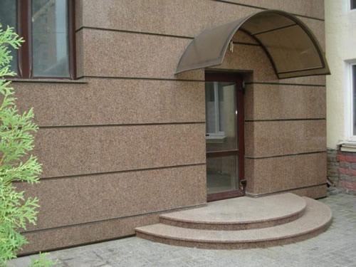 Фасады административных зданий: отделка гранитом