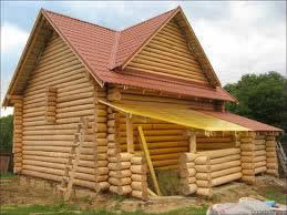 Сруб с крышей из металлочерепицы