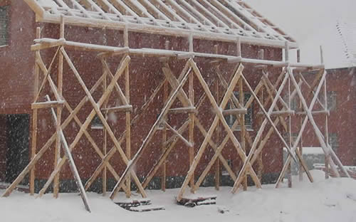 Строительные леса для монтажа кровли