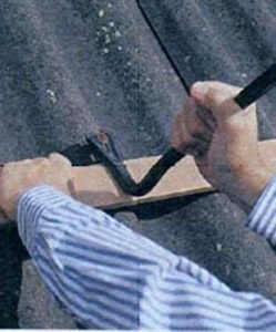 Удаляем гвозди из шифера