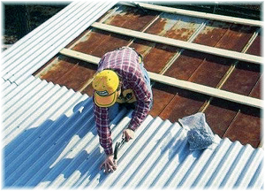 укладка шифера на крышу