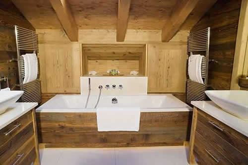 vannaya-v-derevyannom-dome