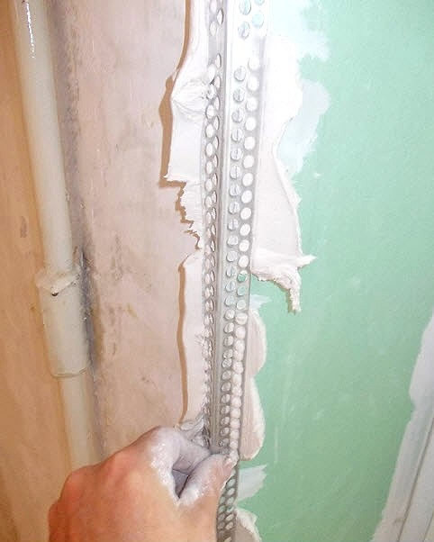 Варианты выравнивания откосов входной двери