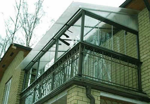 зависимая крыша балкона из поликарбоната